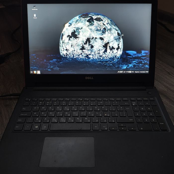 Лаптоп Dell Inspiron 15-3573