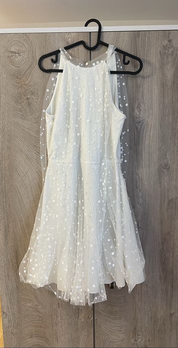 Продавам елегантна бяло рокля на марката Lucy