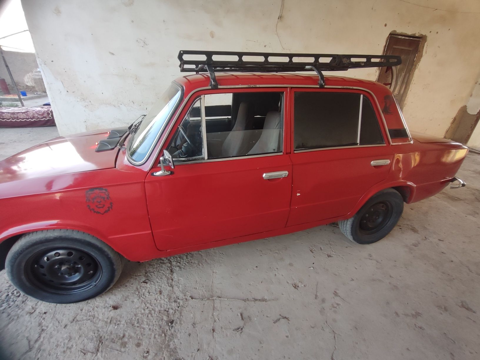 Vaz 21011 sotiladi