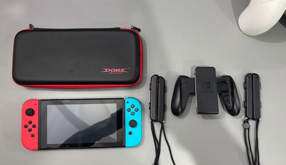 Nintendo Switch + 5 jocuri incluse