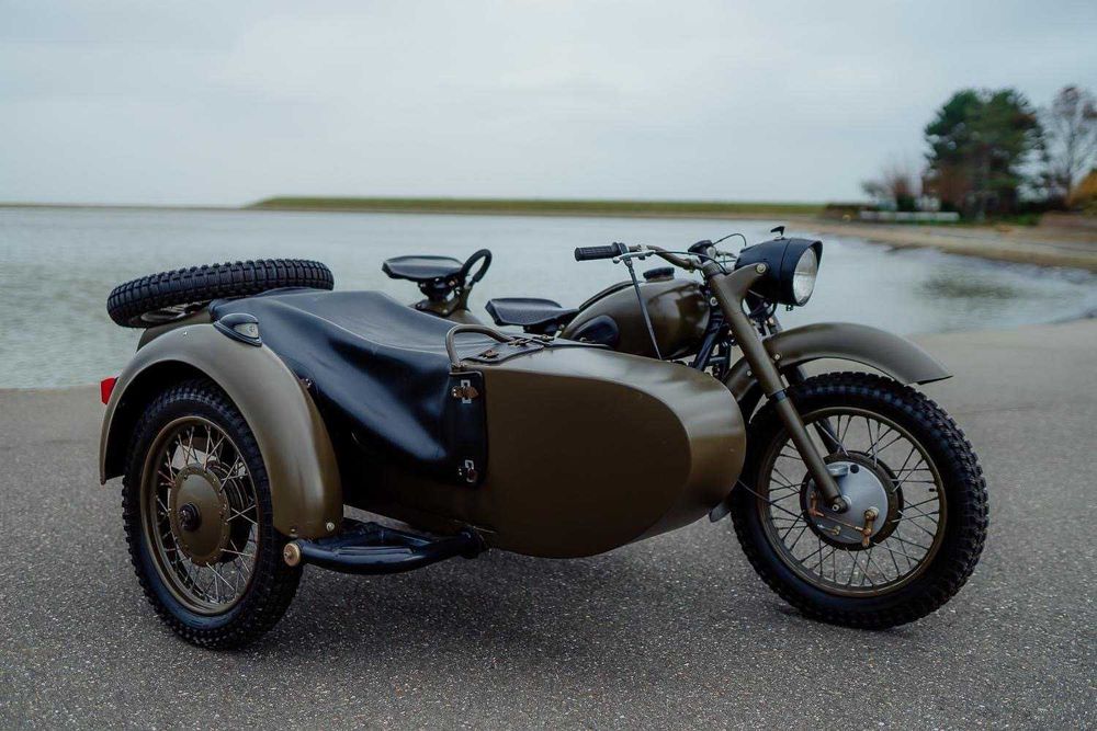 Motocicleta cu atas DNEPR K750