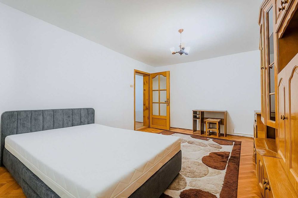 Persoana fizica inchiriez apartament 3camere decomandat Zorilor 640eur