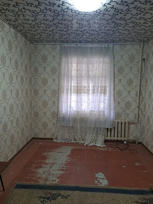 Олмазор тумани Алимпияда  2 хона 1 - кават  сотилади.