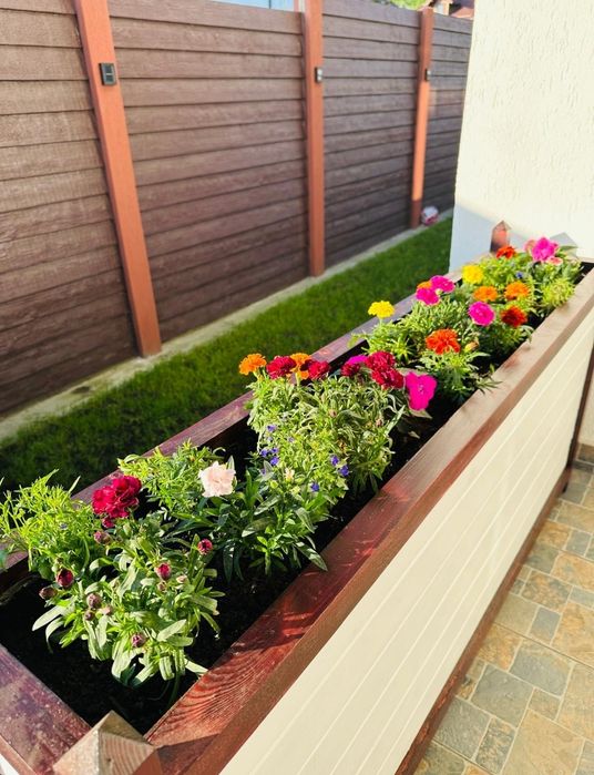 Jardinieră din lemn la comandă – design natural și realizată manual