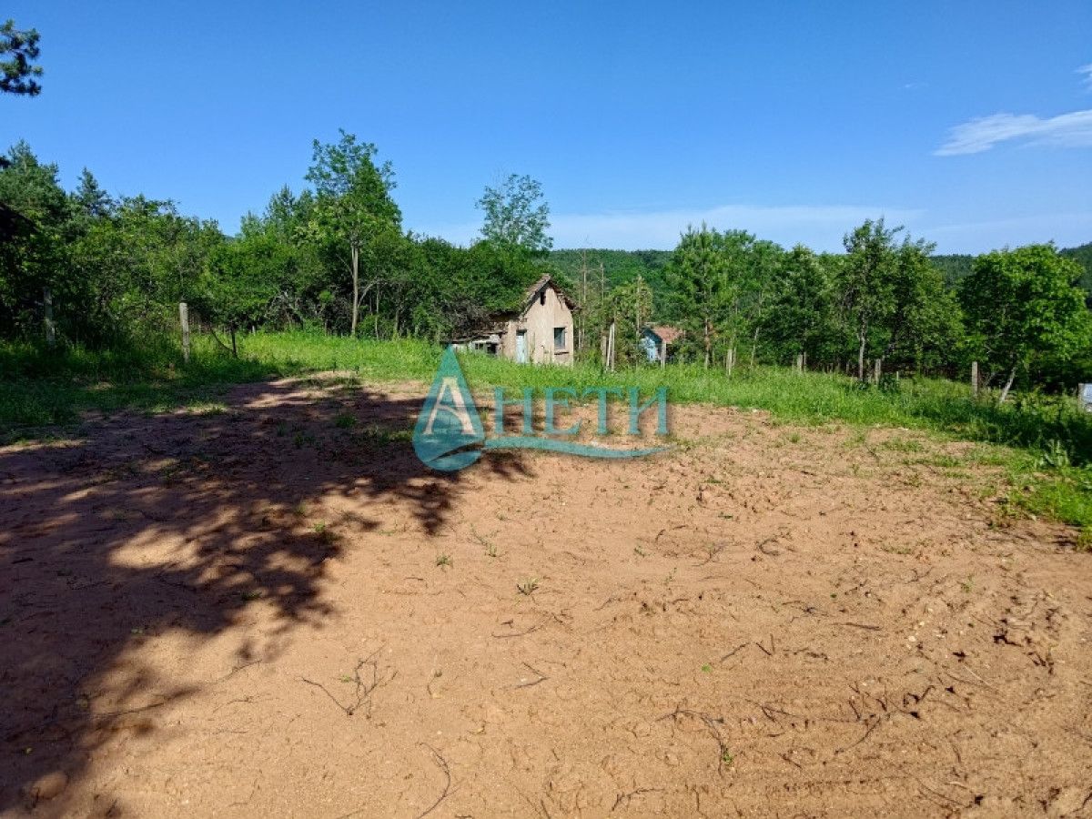 Парцел 796м2 с.Погумер южен склон Стара планина, 16км от център София