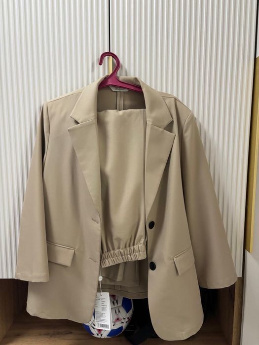 Продам брючный кастюм