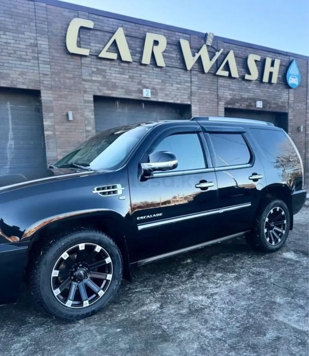 Продам Cadillac Escalade  полноразмерный внедорожник