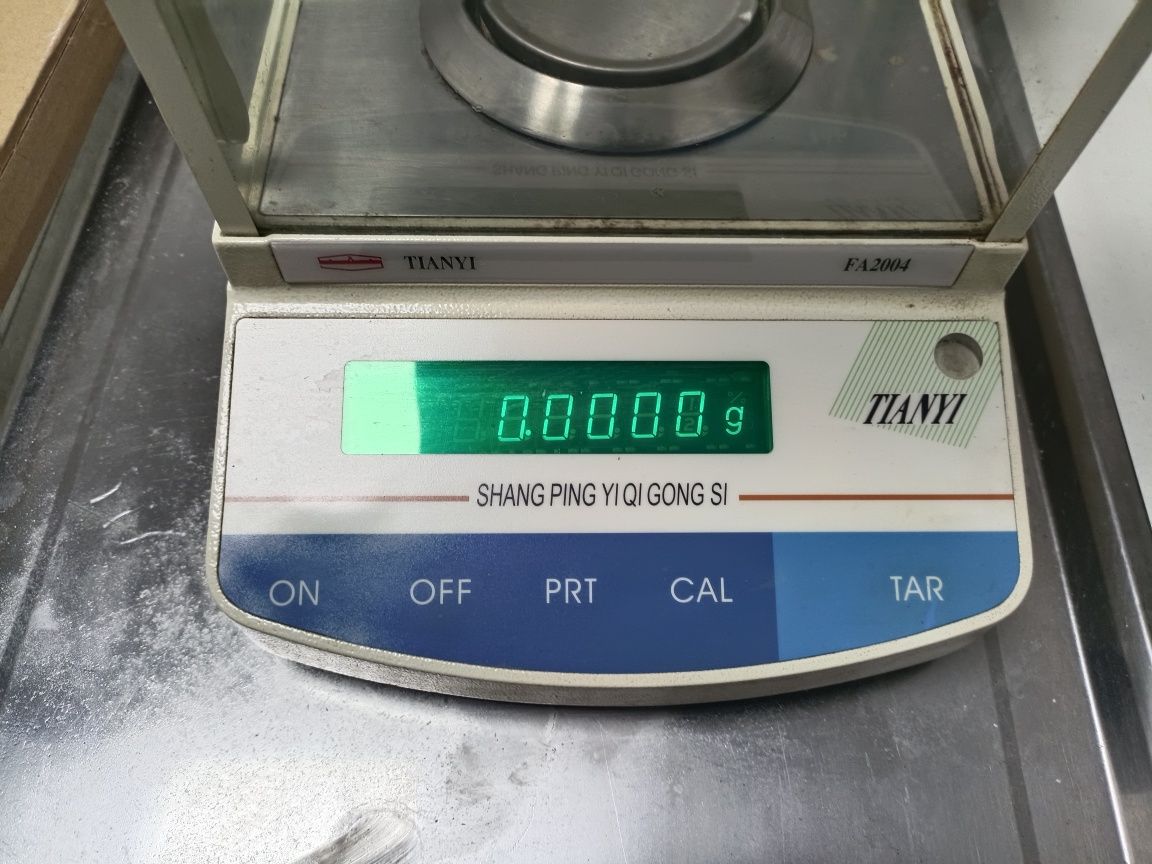 Весы лабораторные 0.1 мг.
