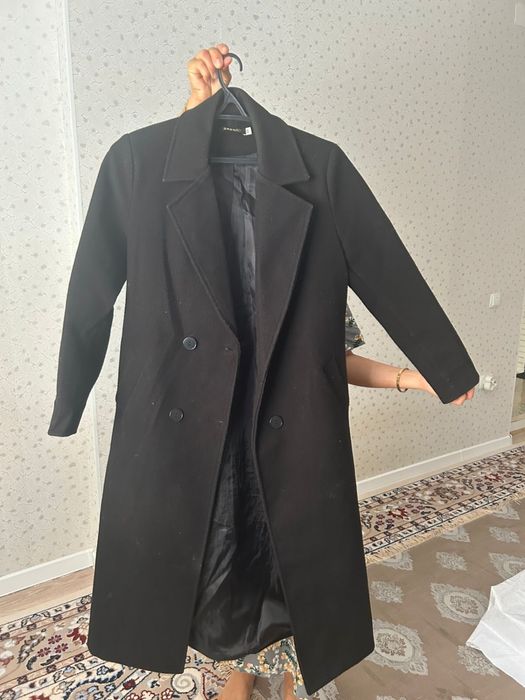 Қара пальто өте жақсы жағдайда тек 2 3рет киді. Размер болмады маған