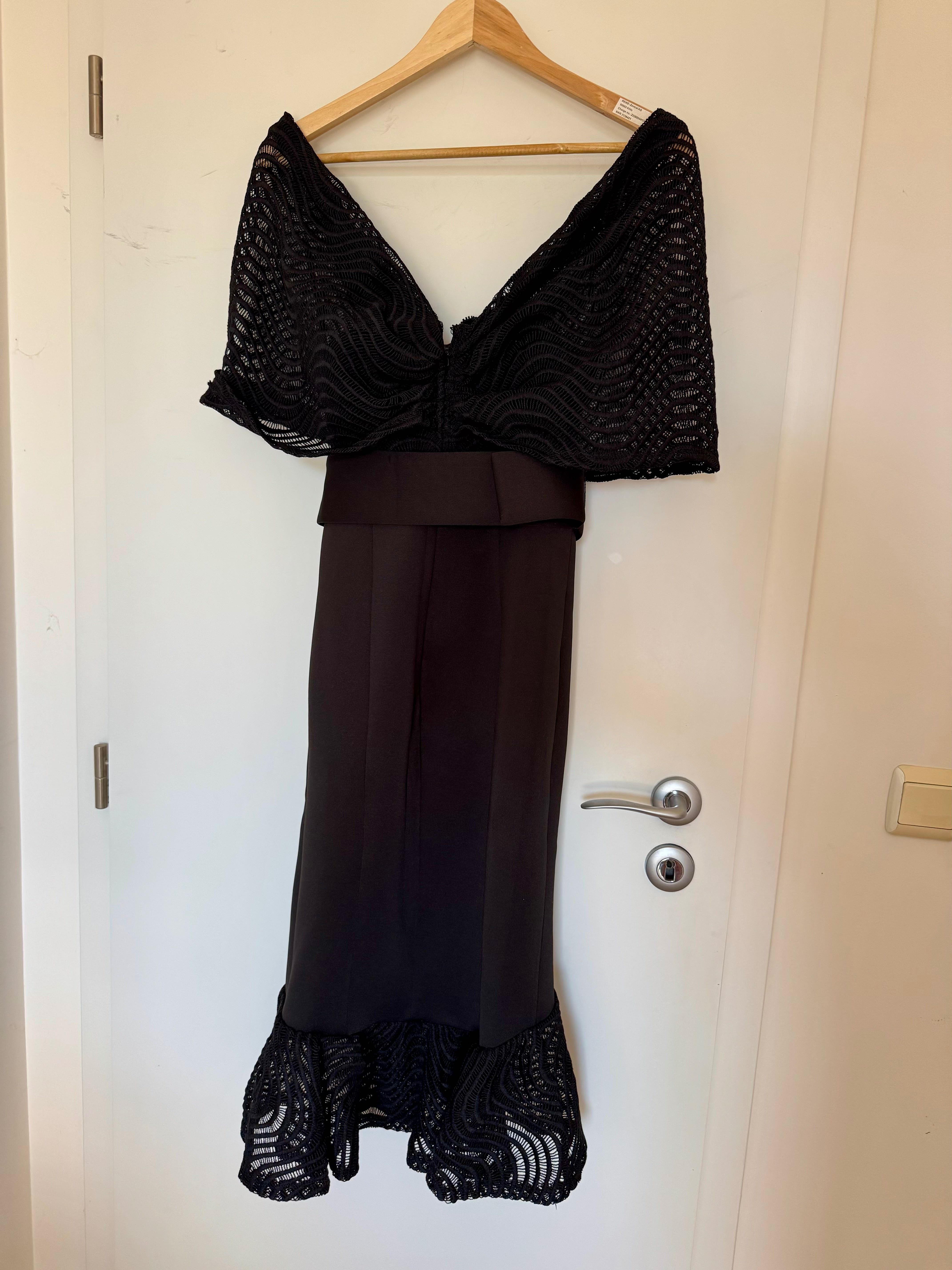 ASOS DESIGN – Черна рокля под коляното с дантела и кармен деколте 34