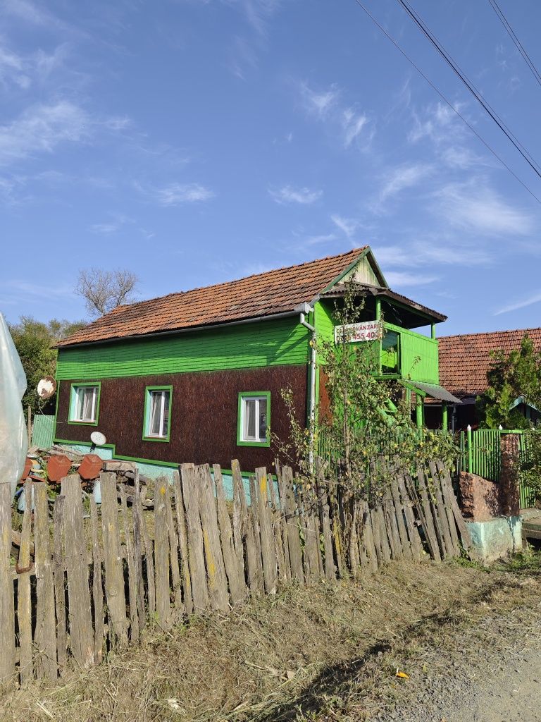 Vand casa cu mansardă