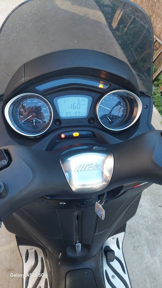 Vând Piaggio MP3