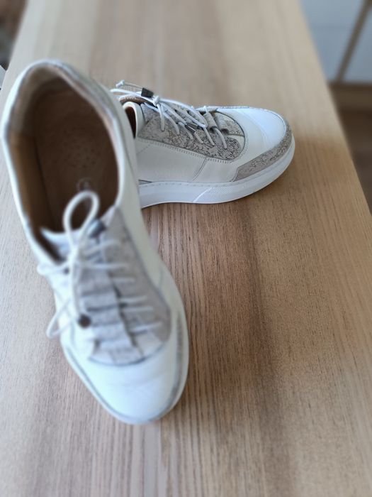 Спортни обувки от естествена кожа