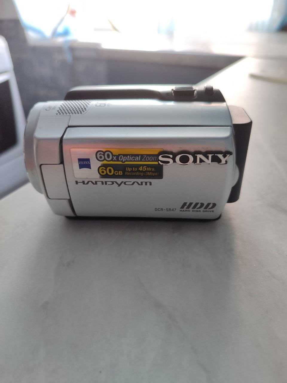 Продам видеокамеру Sony DCR-SR47