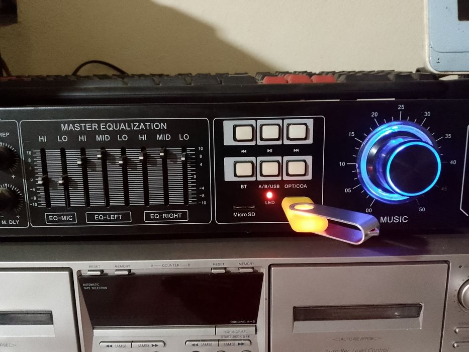 Amplificator JRH cu putere de 100x100 w