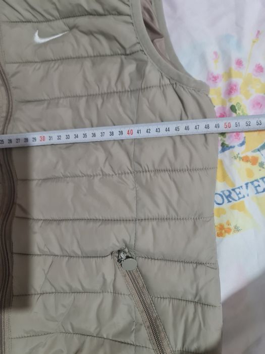 Vesta fara eticheta. Pare a fi XL. Nu mai stiu exact.