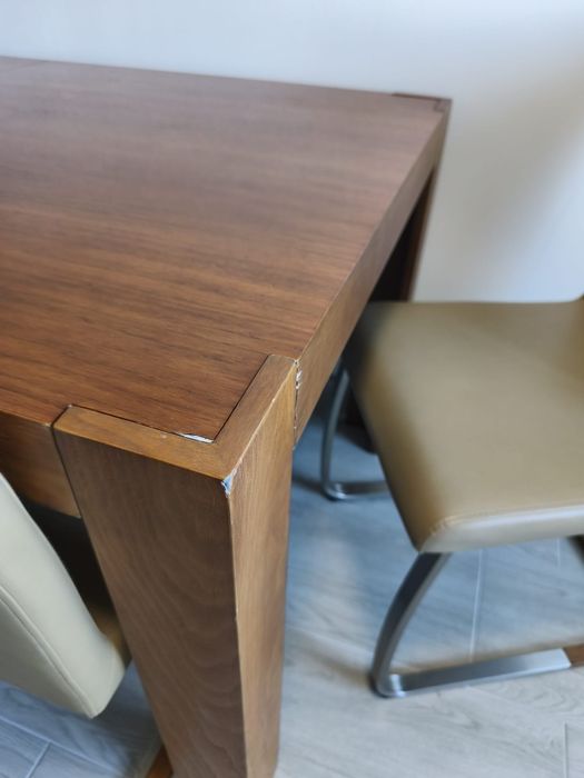 Vând masa cu Scaune extensibila