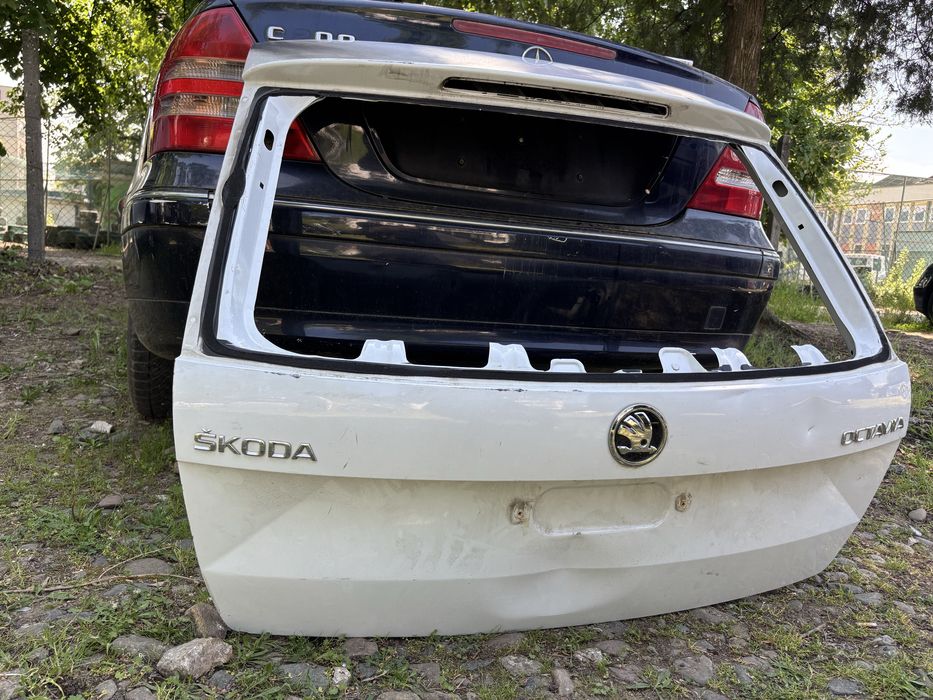 Капак Skoda Octavia 3
