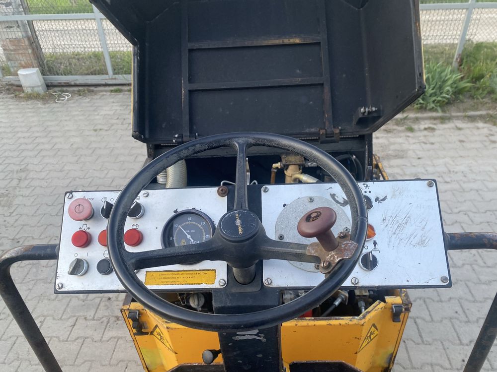 De vanzare sau da inchiriat vibrocompactor
