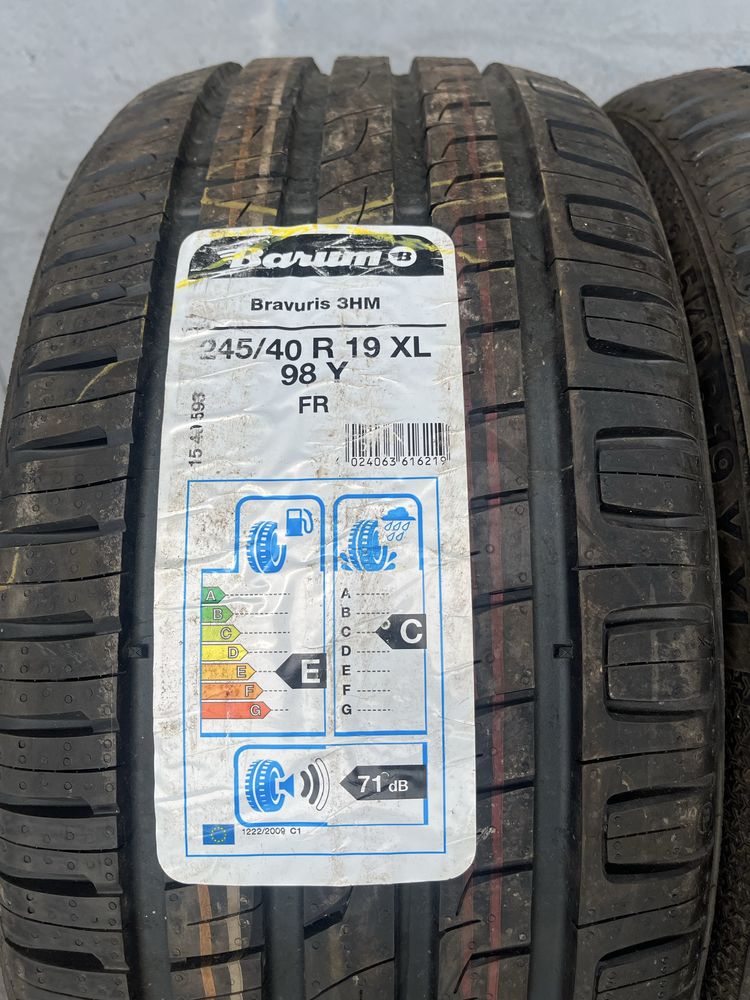 2 бр. нови летни гуми 245/40/19 Barum DOT 0818