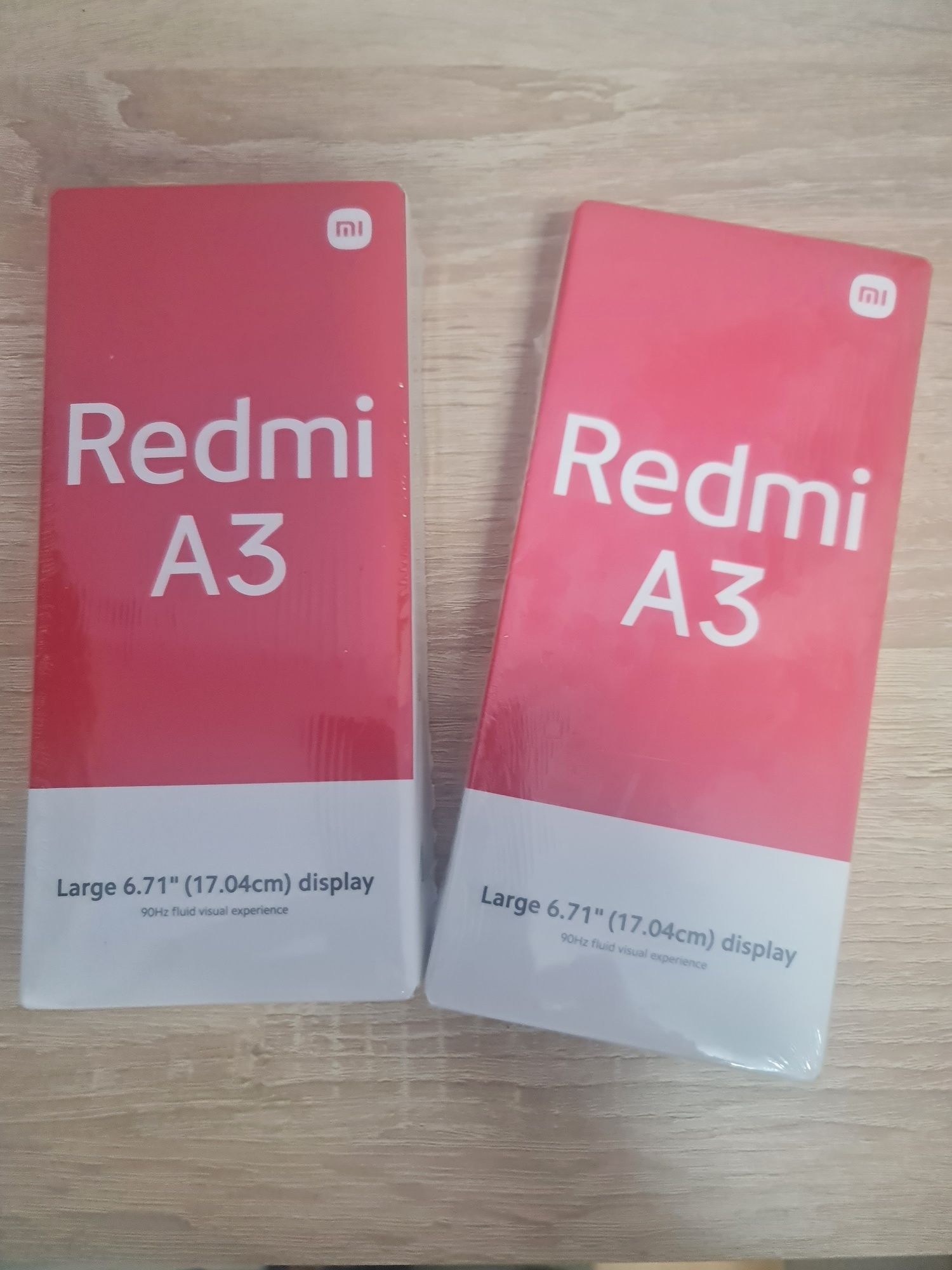 Redmi A3 в син и черен цвят