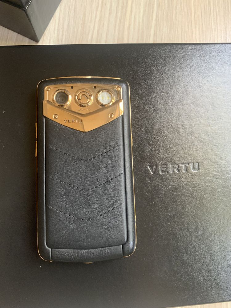 Vertu Constellation Quest Yellow Gold 18K