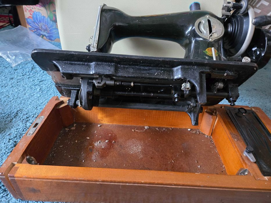 Руска ръчна шевна машина ПМЗ ИМ КАЛИНИНА
