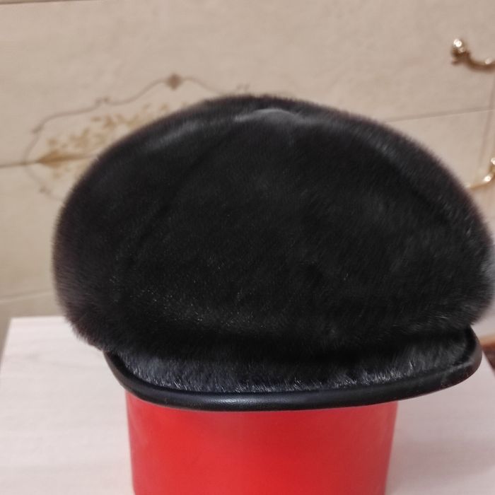 Продам кепку в отличном состоянии нерпа производства России размер 57