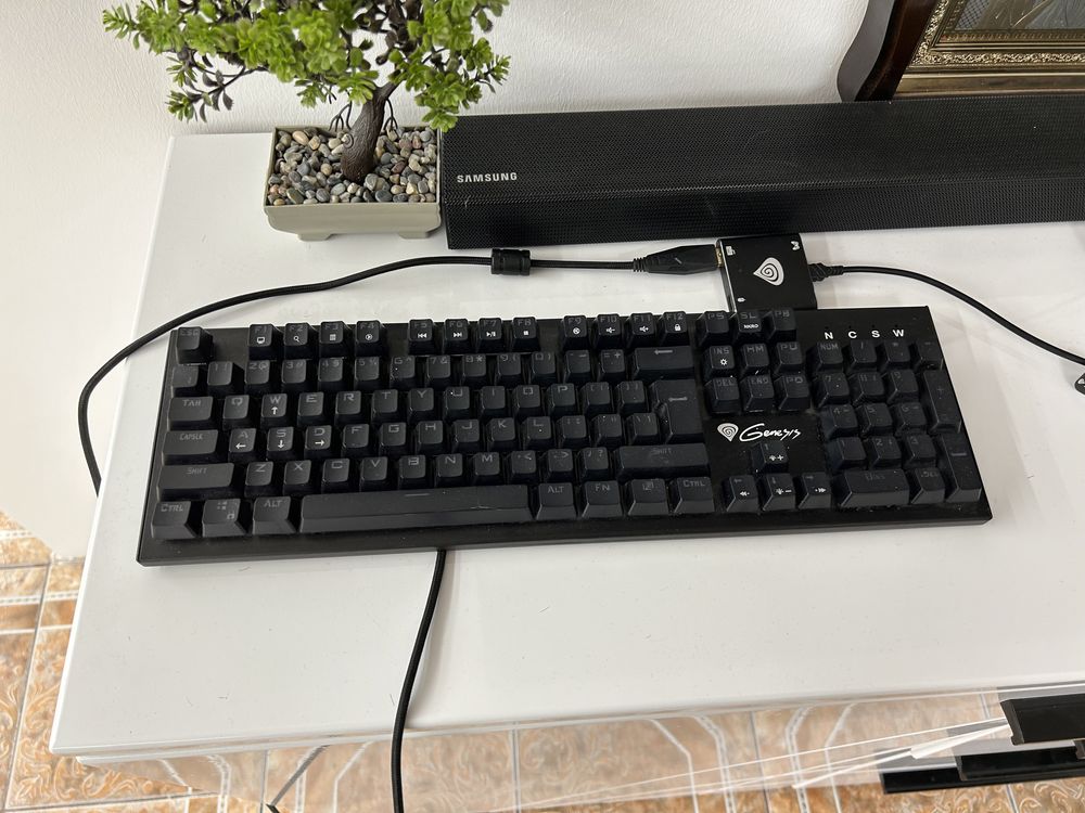 Mouse logitech G102 + tastatura thor 300 ,preț 250 negociabil