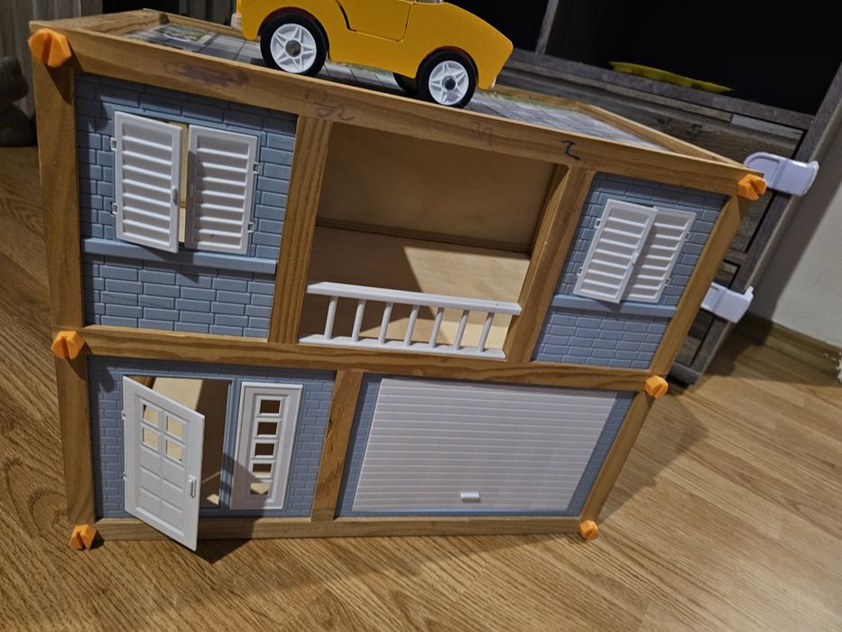 Căsuță si mașinuța din lemn