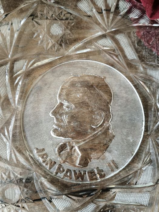 Кристална чиния.