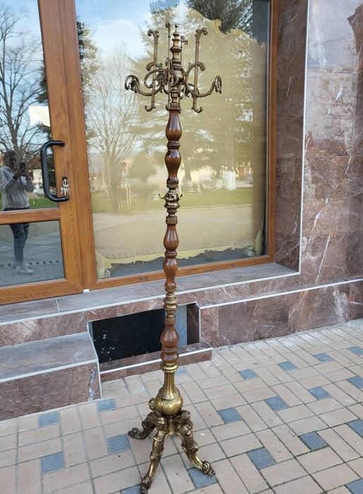 Изключително красива настолна закачалка