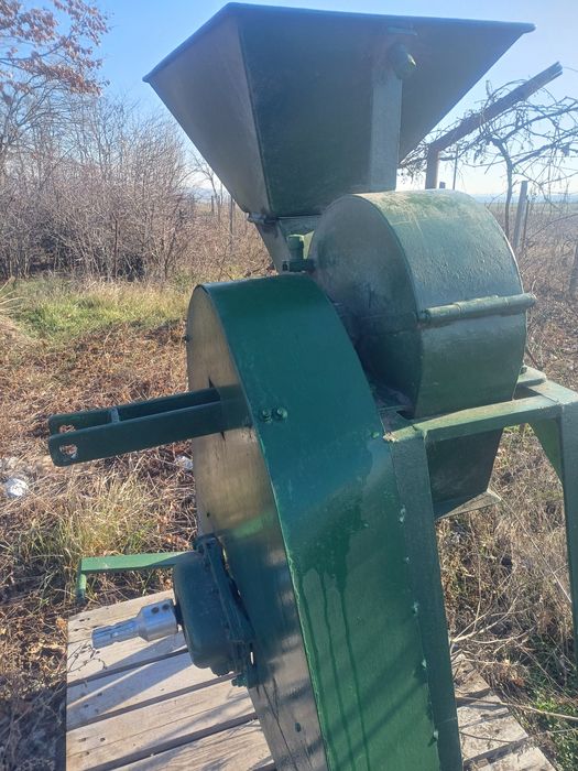 Remorca imprastiat gunoi de grajd,moara cereale cardan tractor