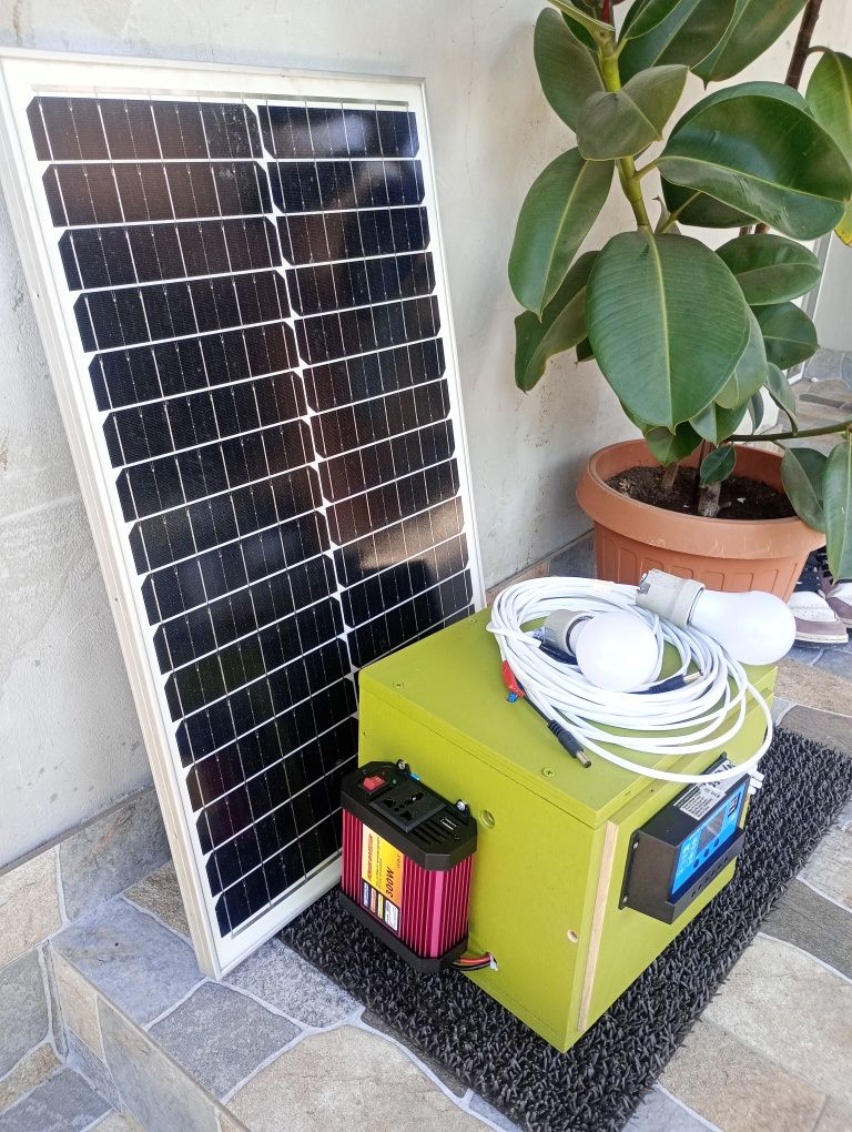 Generator solar portabil