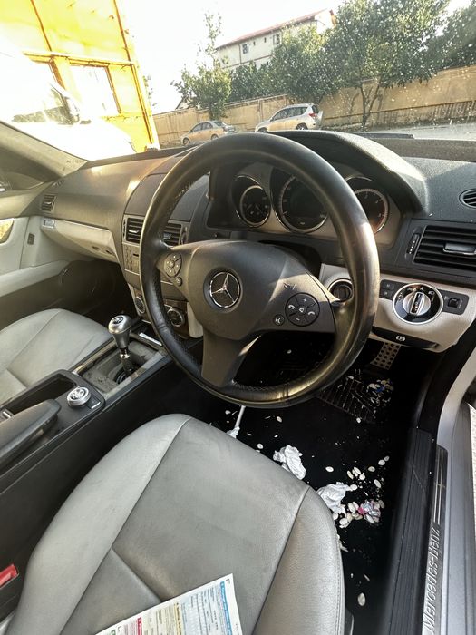 Dezmembrez Mercedes-benz C-class w204