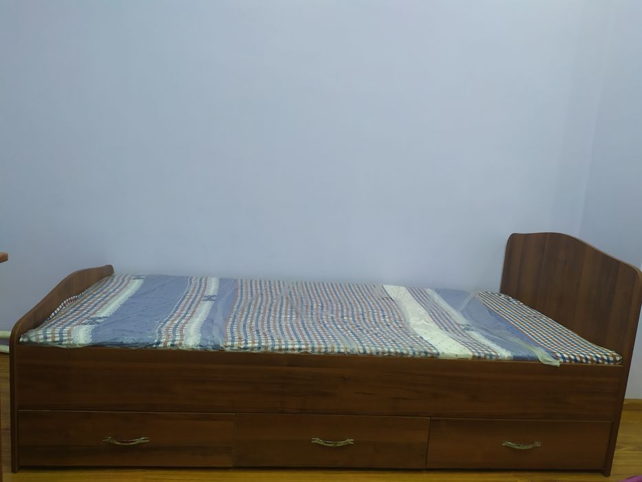 Односпальный кроват сотилади