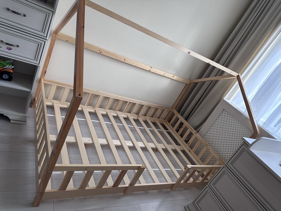 Patut Montessori tip casuta