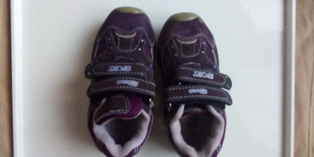 Обувки за момиче, 26 н-р, 8 бр. за 9 лв.