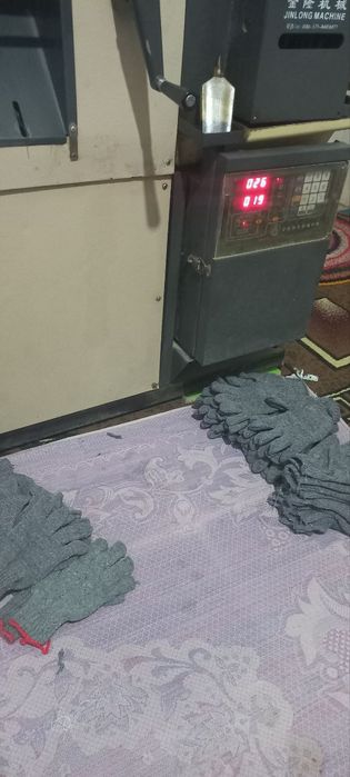 Перчатка ишлаб чикариш машинкаси сотилади