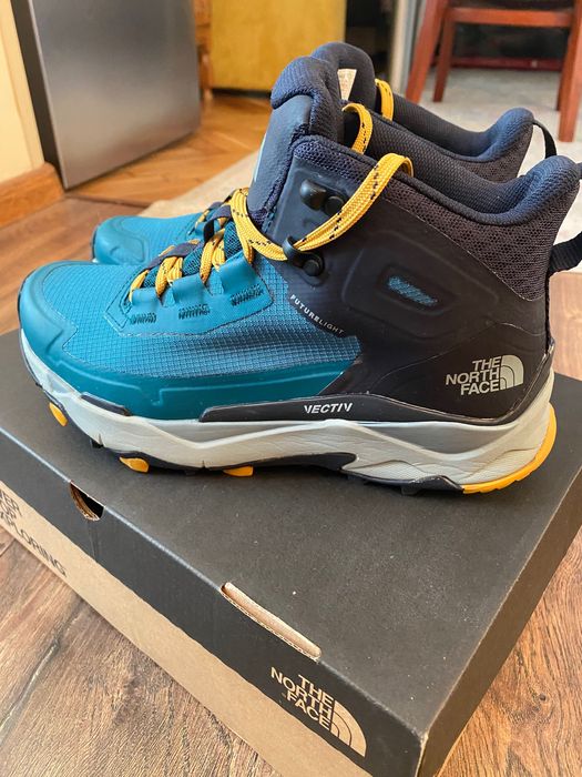 Продавам The north face 38