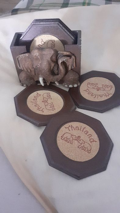 Caseta bijuteri și suport pahare