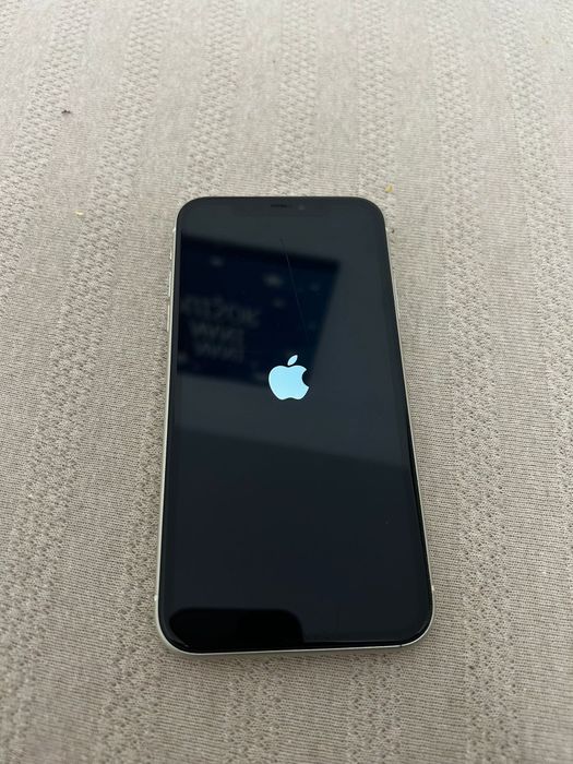 Vand iphone 11 alb