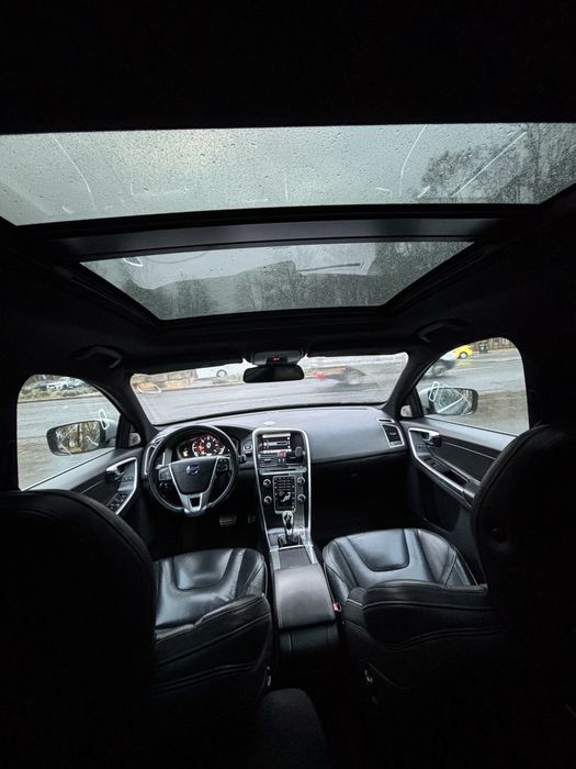 Volvo XC 60 - 2,4 D5 4x4 AWD - R Design,  215 Cp - Model 2015