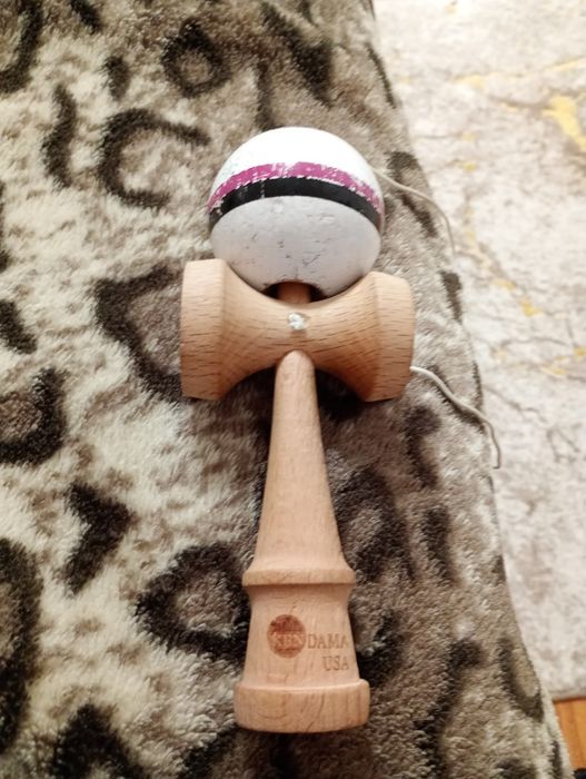 Vând kendama USA neo