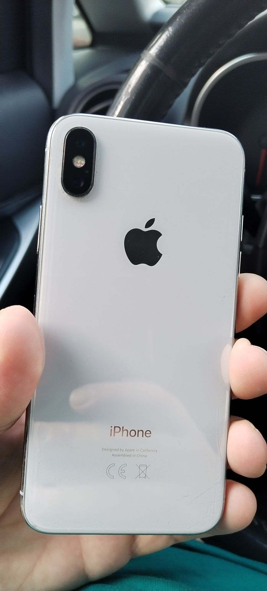 Iphone x 64gb леко пукнат отключен