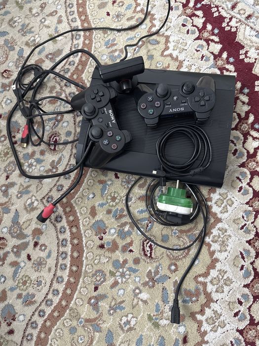 Ps 3 , плестейшн 3 , внутри есть 9 игра нету царапин , не логает.