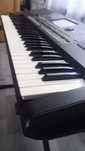 Vând Korg PA 600