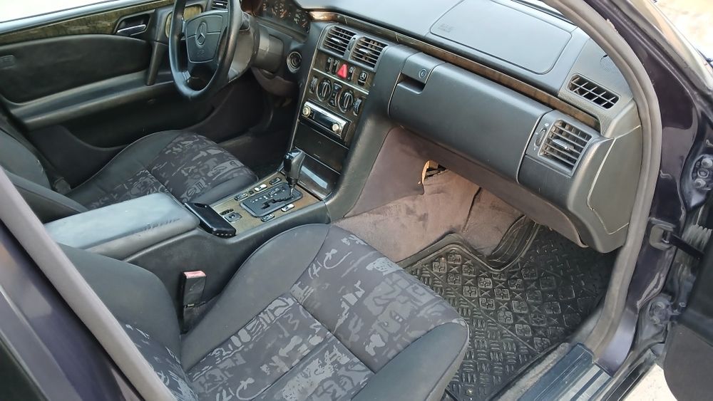 Mercedes-Benz W210
