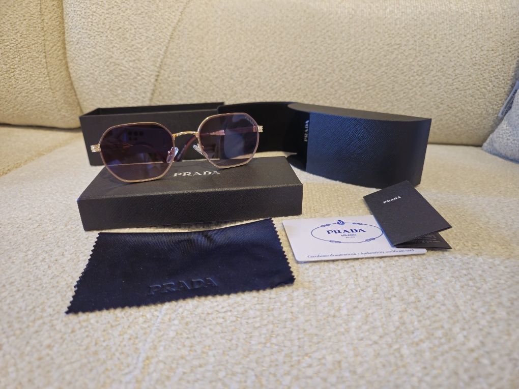 Слънчеви очила Prada