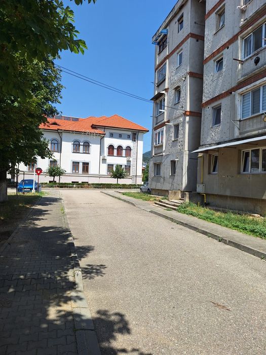 Vand Garsonierã în Bumbesti Jiu 26.000€